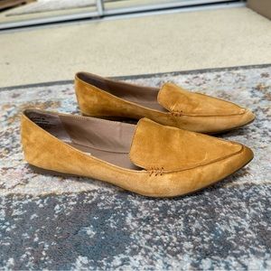 Steve Madden Feather Loafer, size 8, mustard yellow